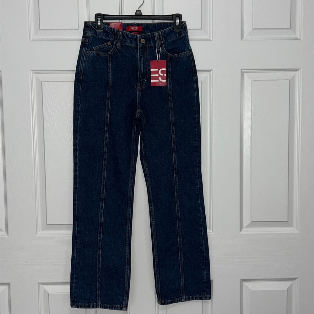 ESPRIT WOMEN'S RETRO STRAIGHT JEANS. 
SIZE 27 WAIST
30 LENGTH. 
NWT